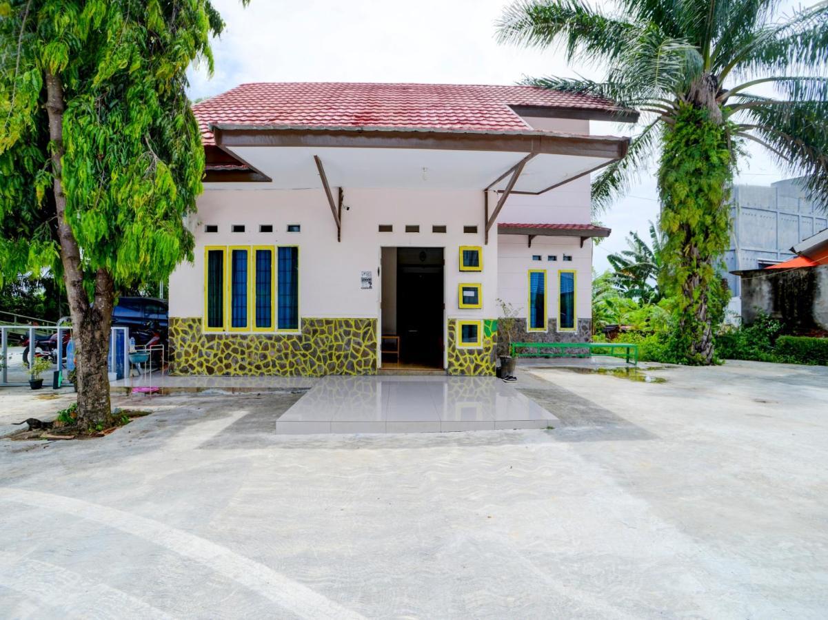Oyo 90263 Hotel Diva Golf Bengkulu Extérieur photo