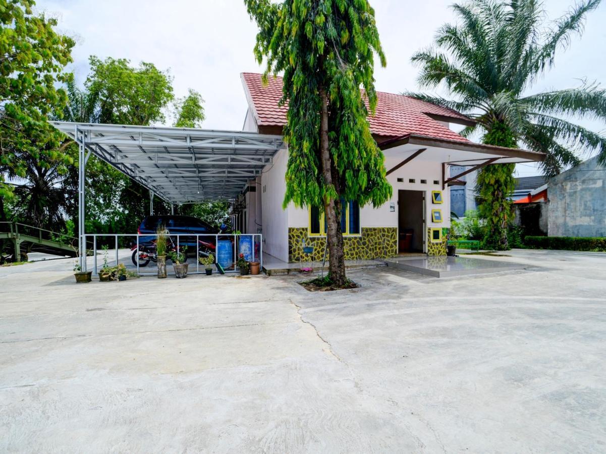Oyo 90263 Hotel Diva Golf Bengkulu Extérieur photo