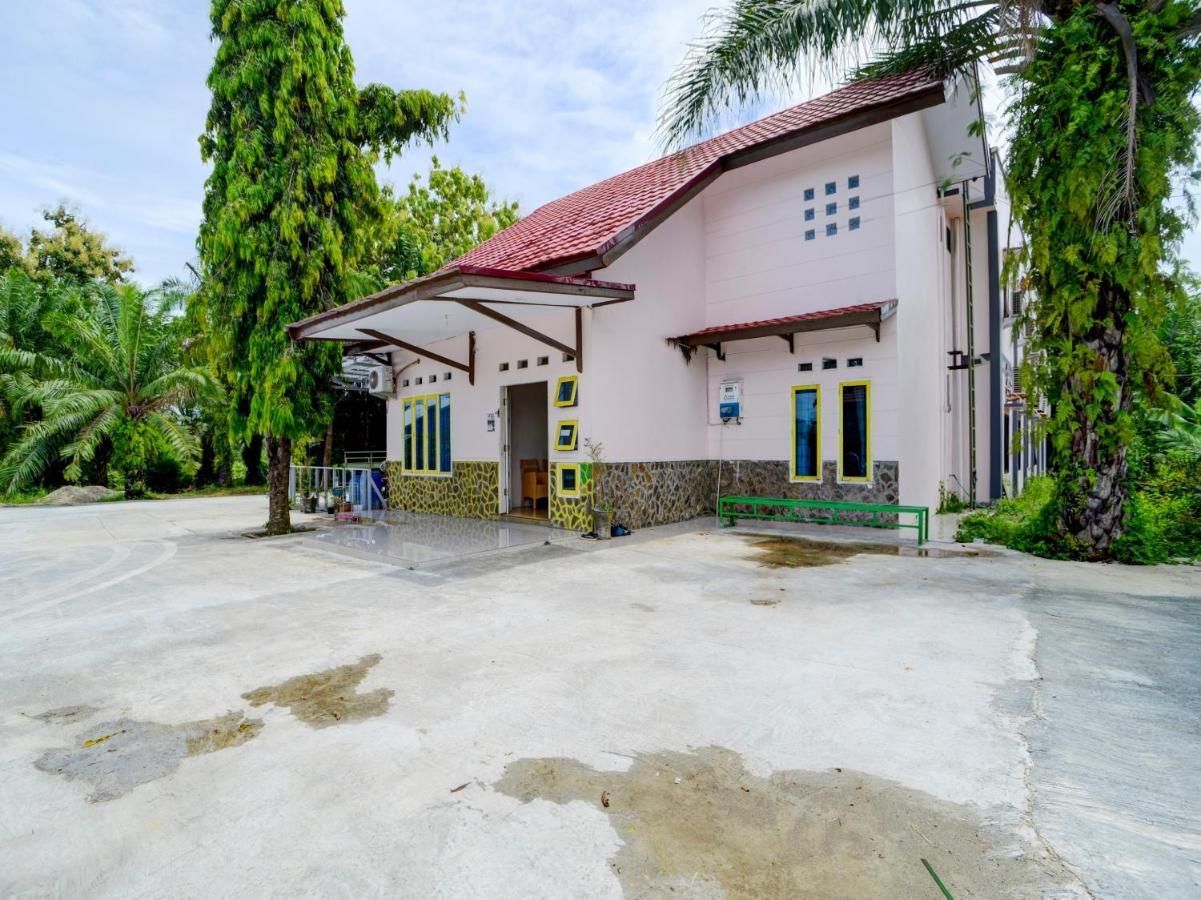 Oyo 90263 Hotel Diva Golf Bengkulu Extérieur photo